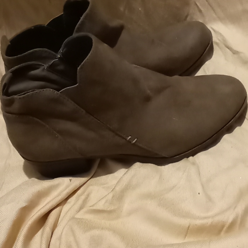 Shoes - Picture 4 of 4